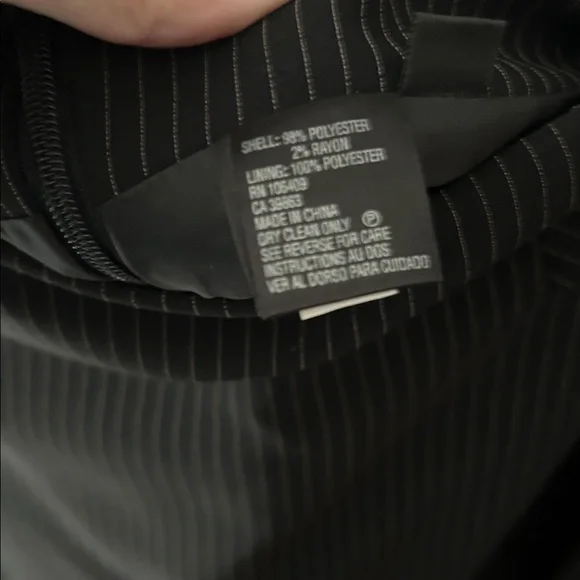 Tahari Black and White Pinstripe Two Piece Suite NEW WITH TAGS, Smoke Free Home - Picture 8 of 12